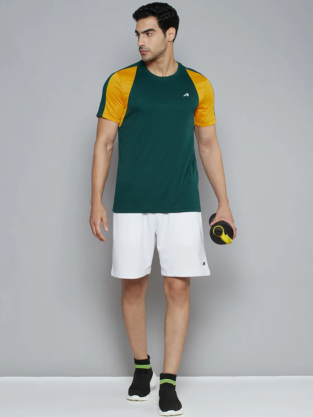 Alcis Men Green Solid Slim Fit T-shirt