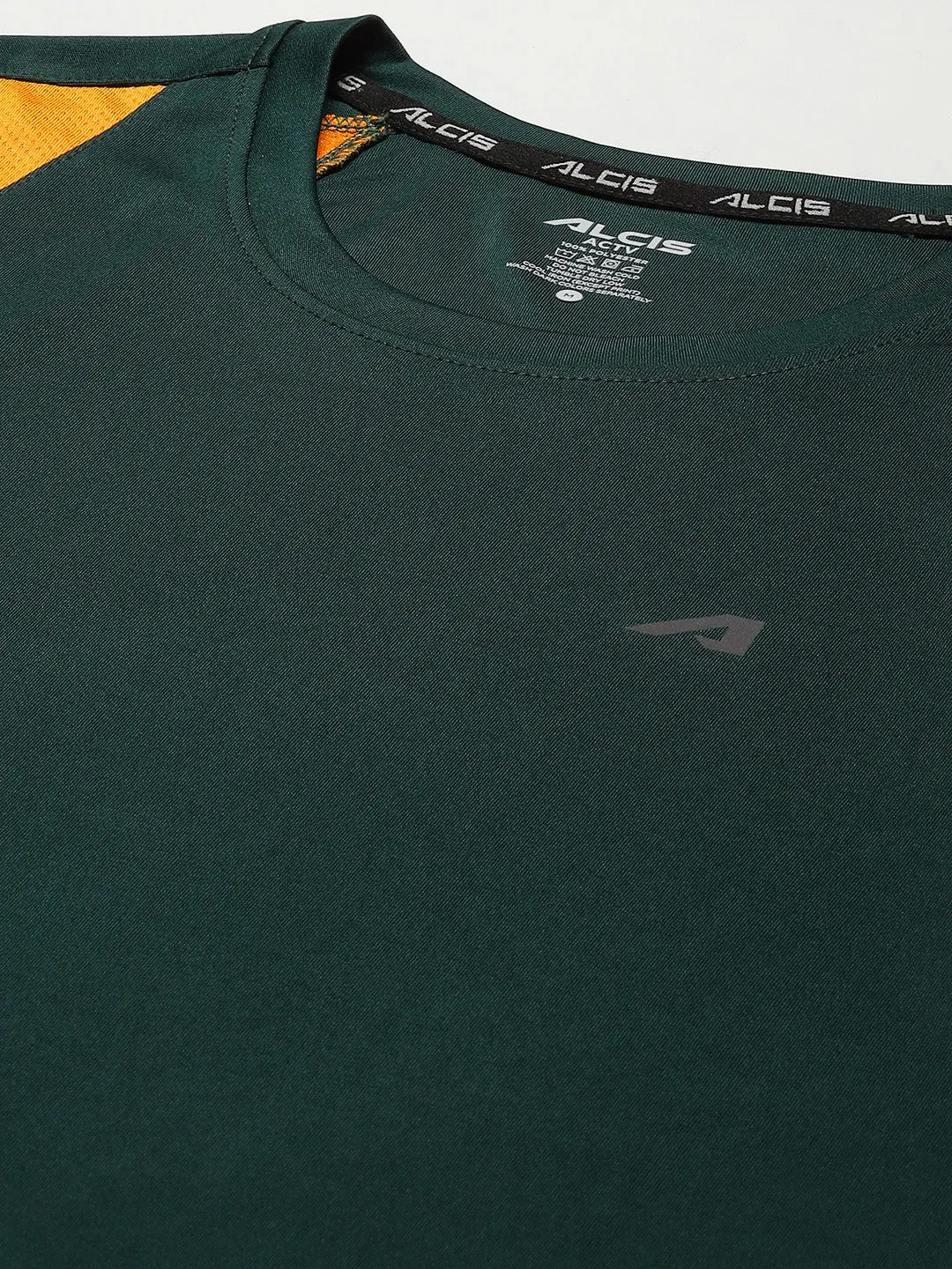Alcis Men Green Solid Slim Fit T-shirt