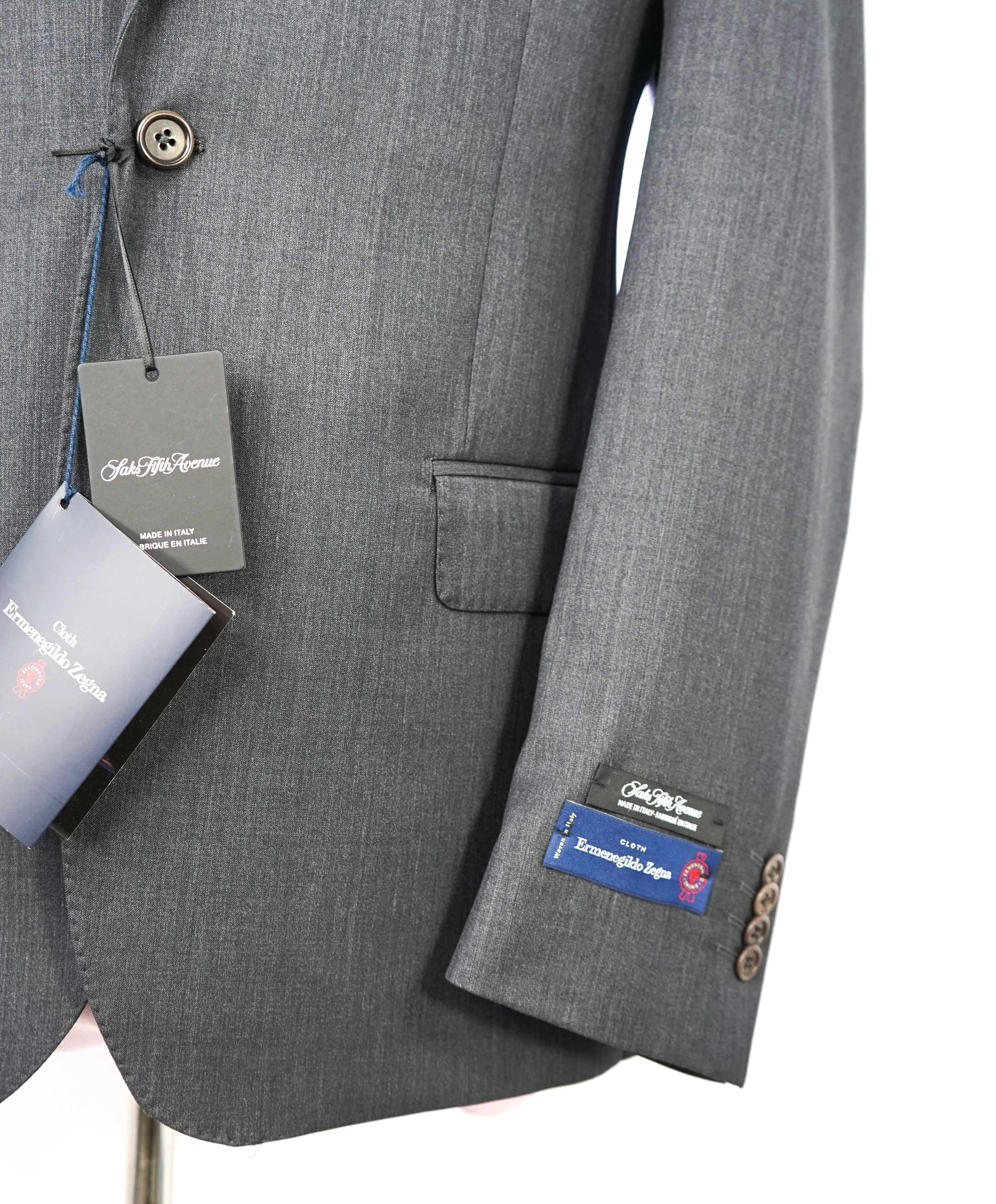 ERMENEGILDO ZEGNA - "TAILORED FIT" SAKS FIFTH AVENUE *SILK* Gray Suit - 44L