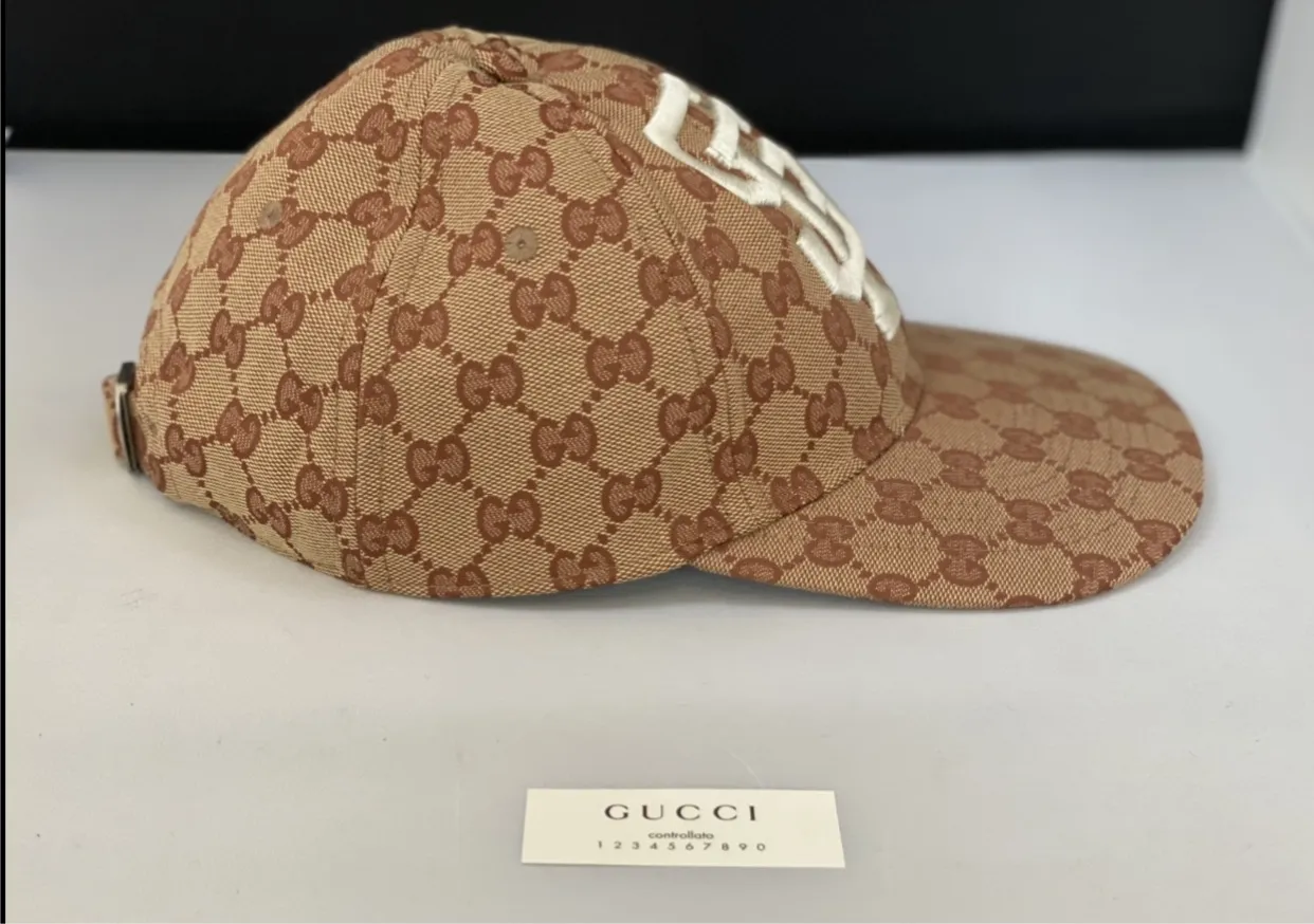Gucci Interlocking GG Supreme Baseball Hat