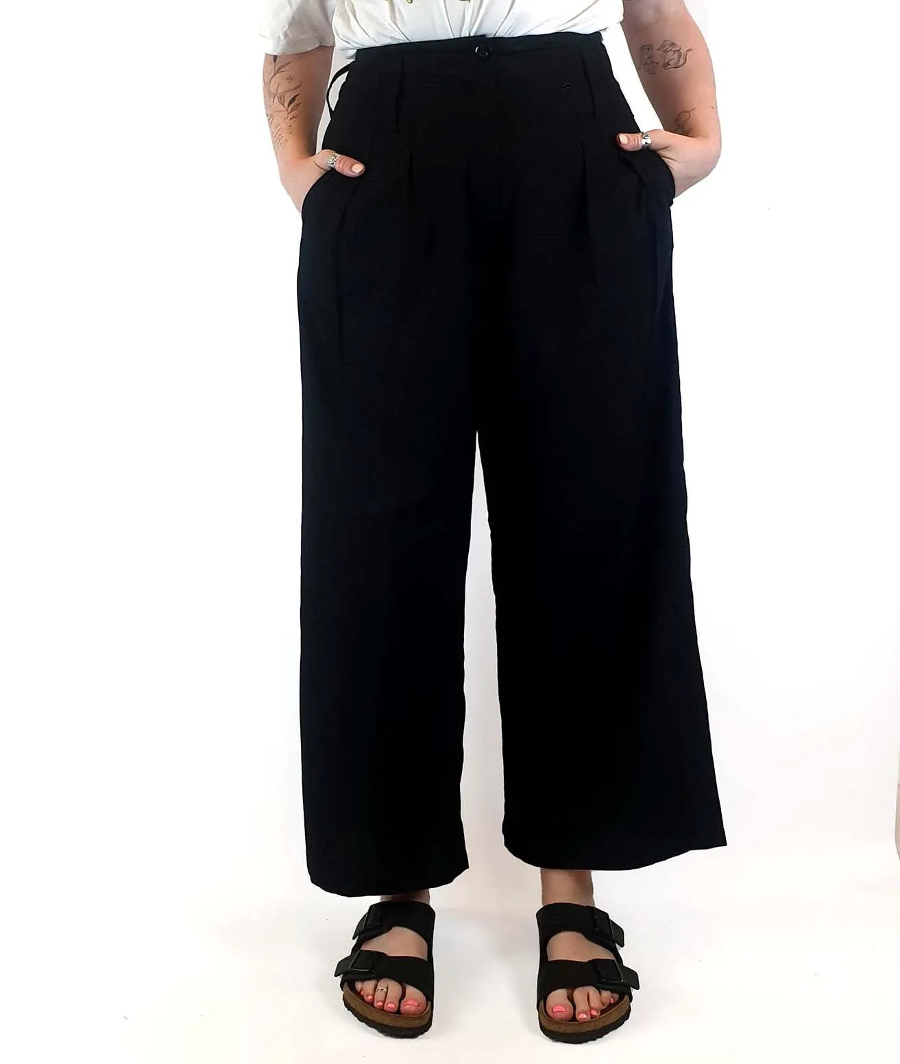 Leonard St black tailored style wide leg pants size 12