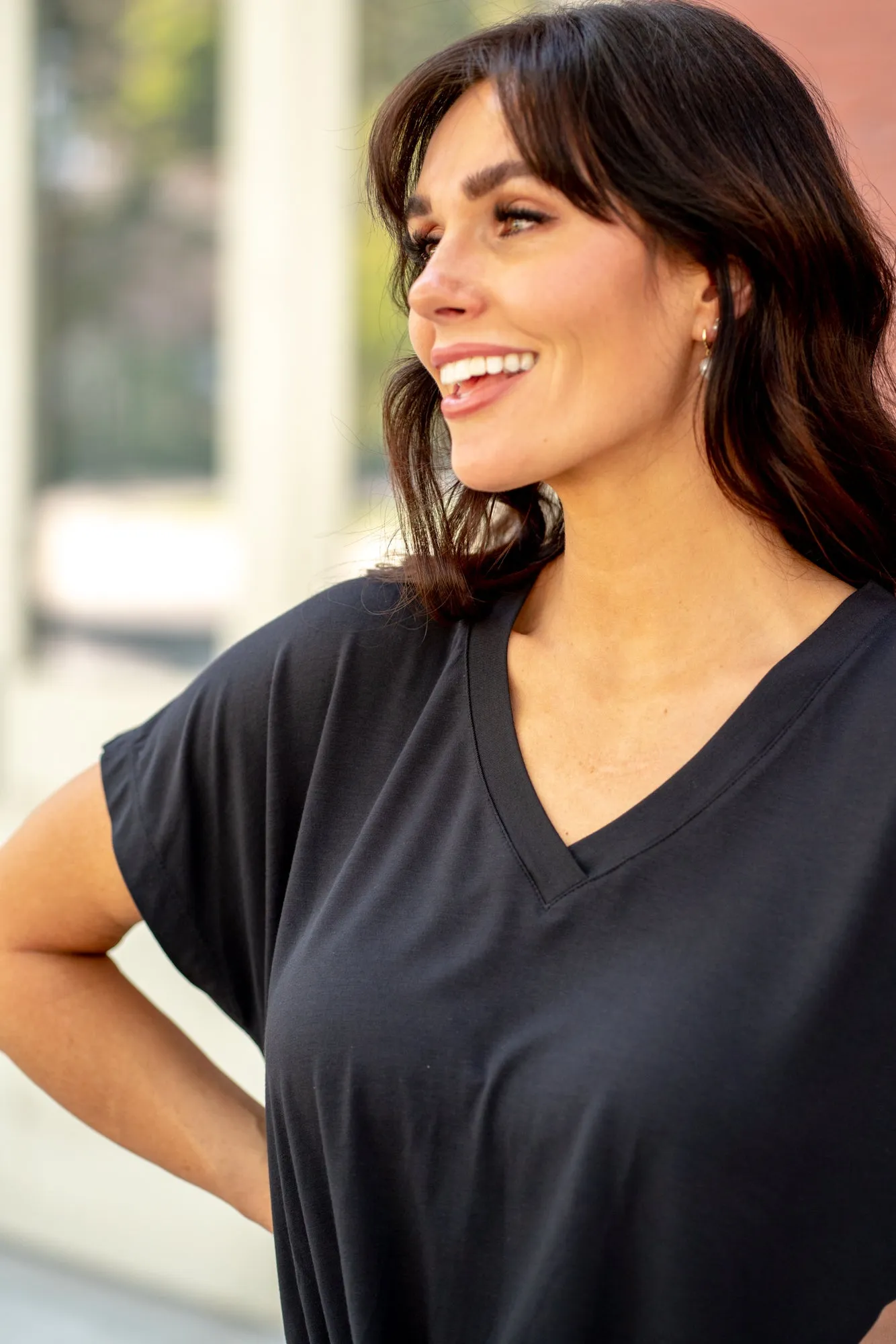 Sifan V-Neck Tee Black