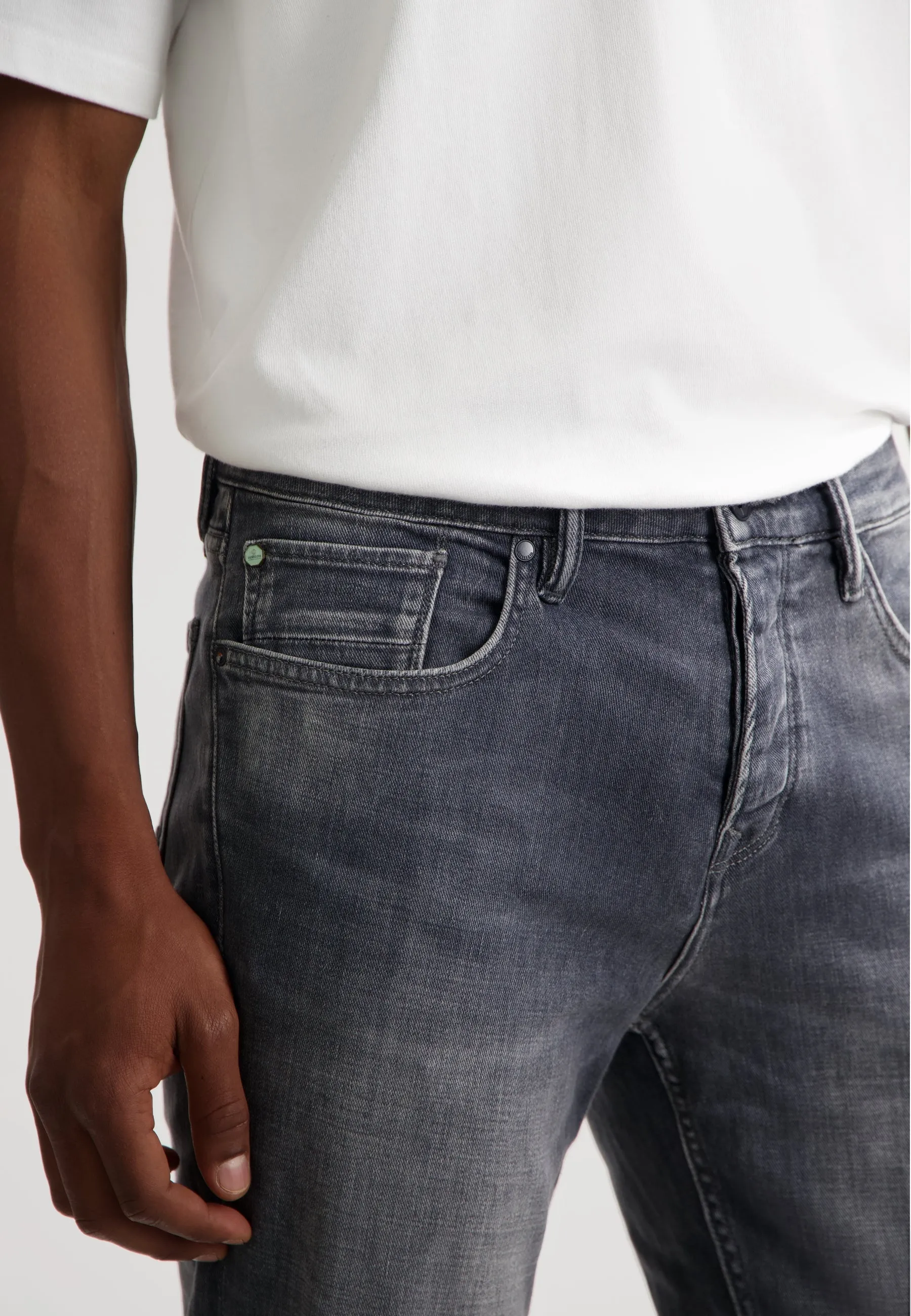Sir B Tapered Fit On The Rocks