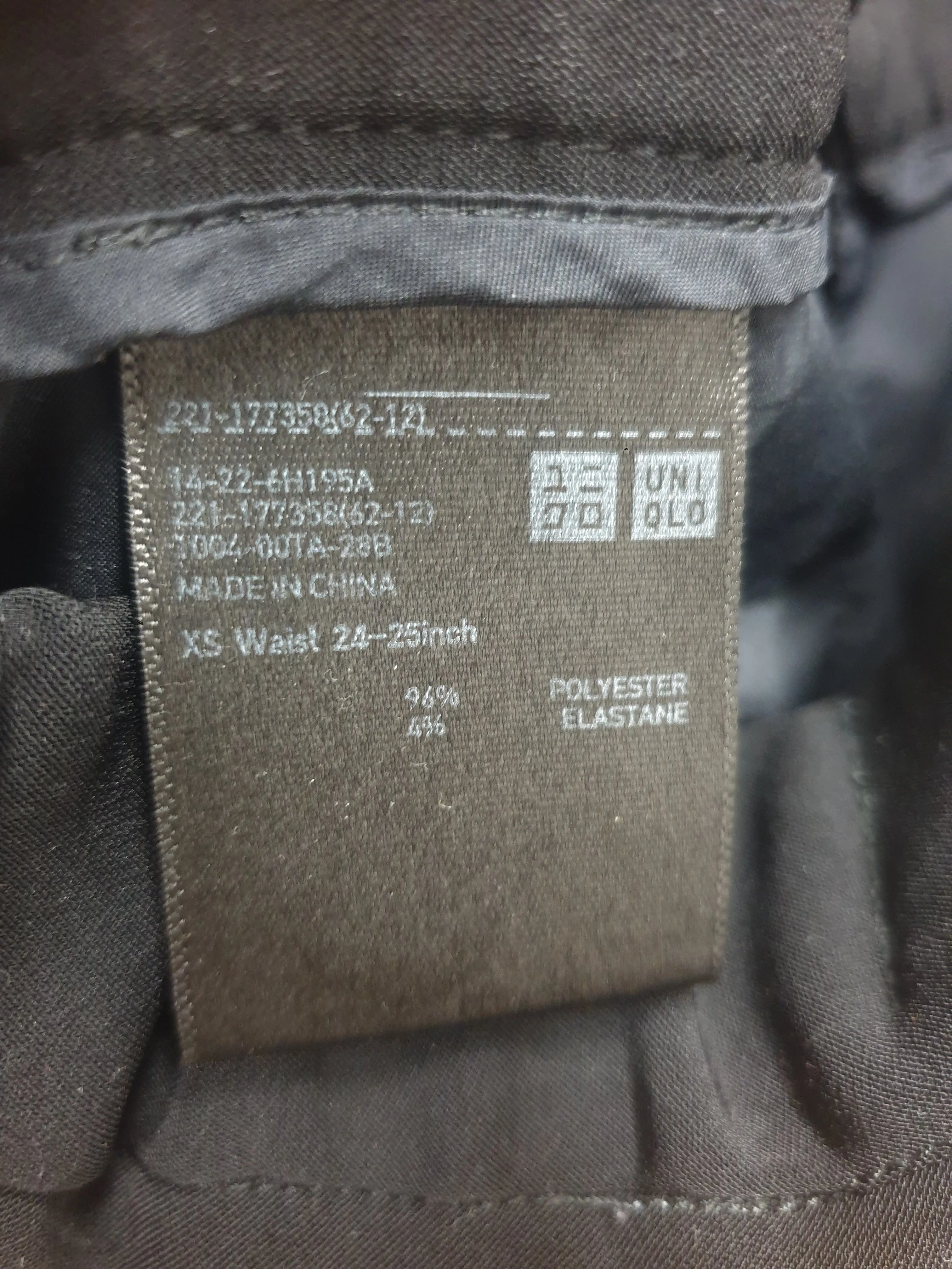 Uniqlo black tailored pants size XS (best fits size 8)