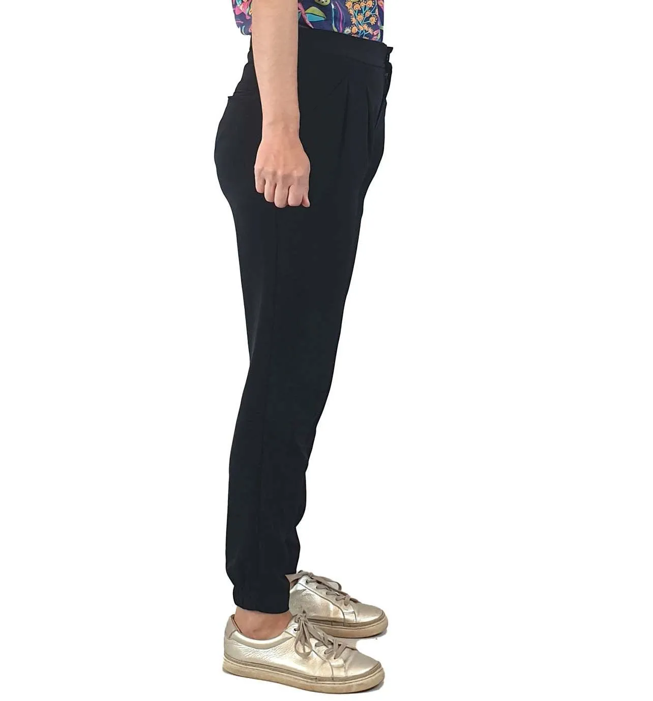 Uniqlo black tailored pants size XS (best fits size 8)
