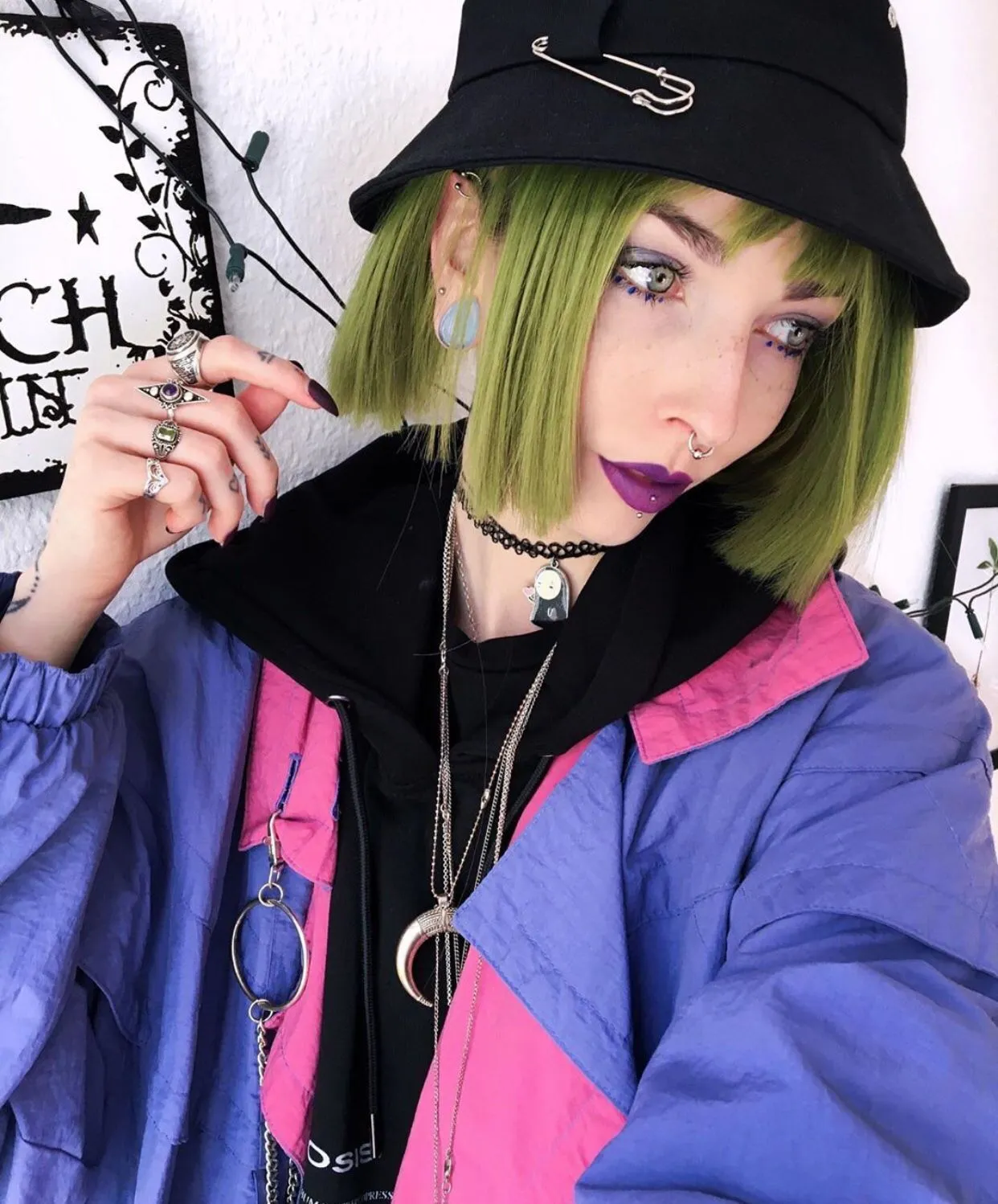 V Bucket Hat KF30298