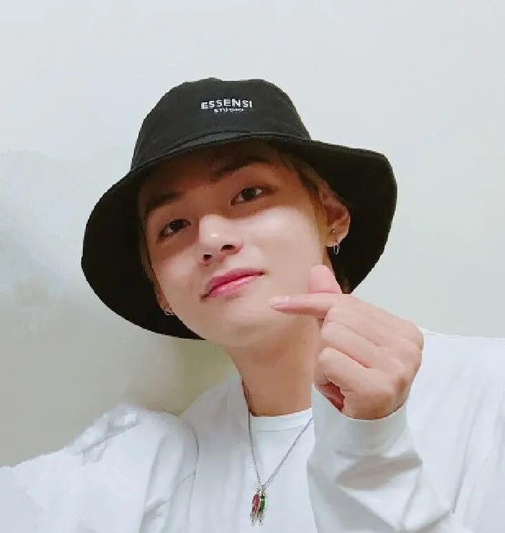V Bucket Hat KF30298